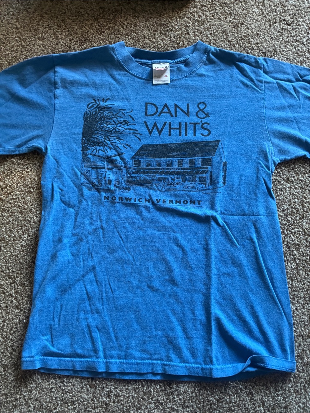 Dan and Whit’s General Store T Shirt, Vermont, men’s small